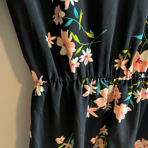 Pins & Needles Anthropologie Black floral open back romper size small - Picture 6 of 10